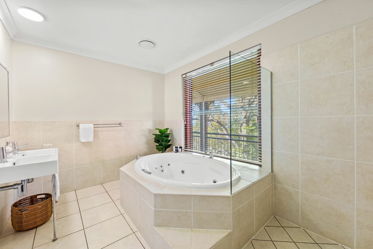 unit-10-two-bedroom-accommodation-(5)